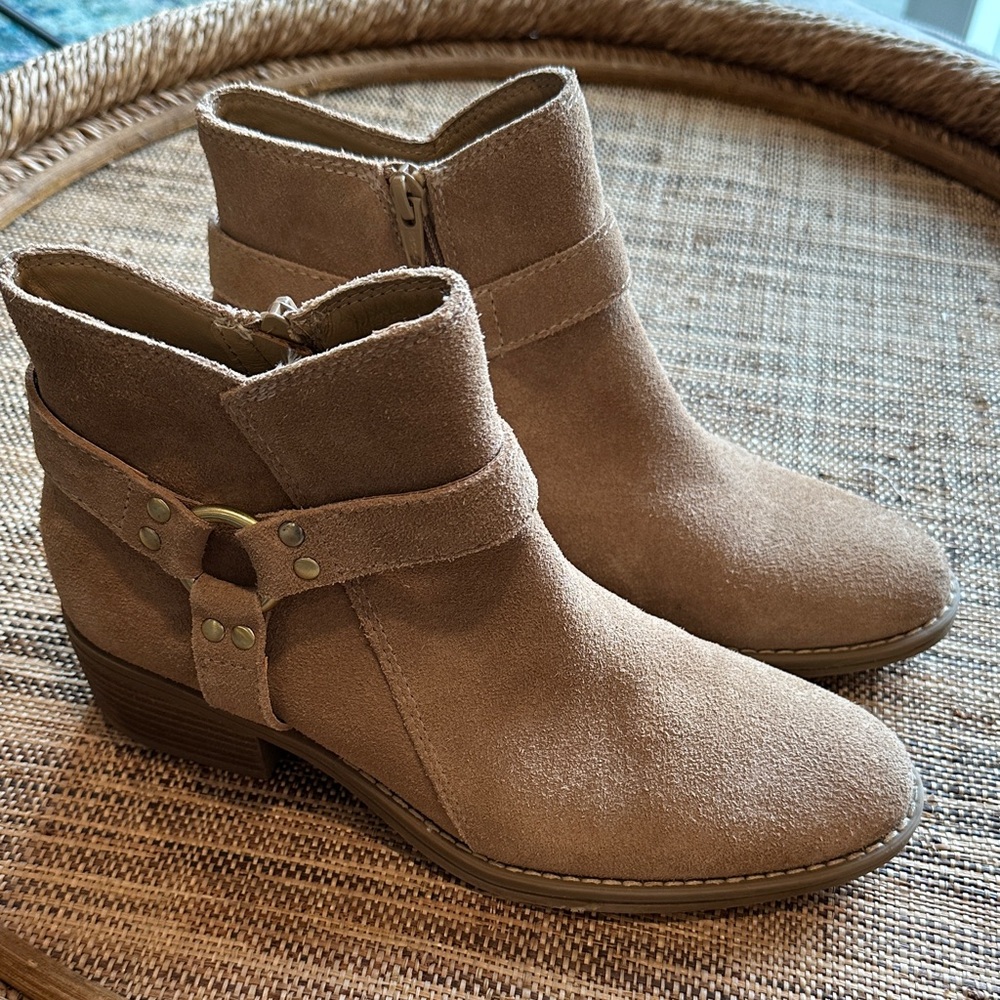 HOUSE OF HARLOW 1960 Beachwood Altossa Suede Booties Tan SIZE 7.5 EUC